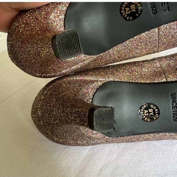 Elegant Multi Color Glitter Pumps - Picture 8 of 13